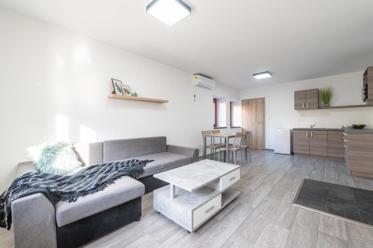Pohoda Salas U Velehradu-2 Apartmany 우헤르스케 흐라디슈테 외부 사진